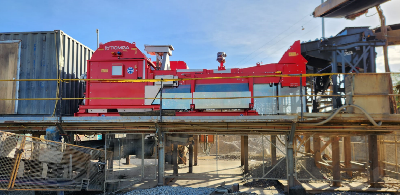 Final positioning of TOMRA 3 XRT ore sorter.