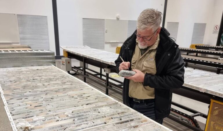 Oar Resources Exploration Manager Oar Resources Exploration Manager Ross Cameron inspecting drill core during the tenure-wide review of Western Eyre Peninsula. These are not the samples sent to China.