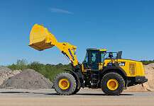 Komatsu WA475-10 wheel loader lands in Australia The Komatsu WA475-10 features 8% more breakout force and 20% more boom lift force than a prior model.