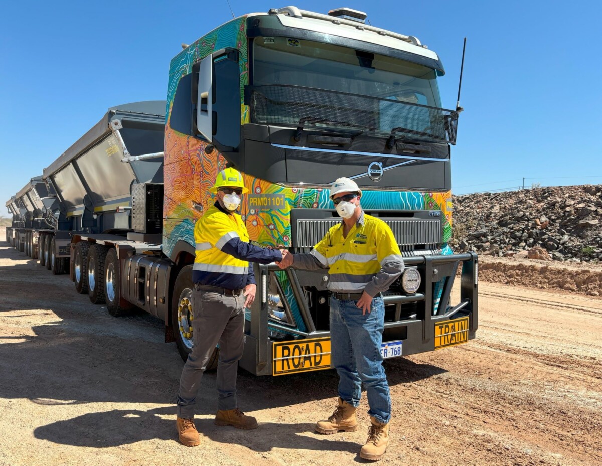 (L-R) Qube Pilbara logistics manager Byron Messer and Pilbara Minerals site services manager Jan Ravn.