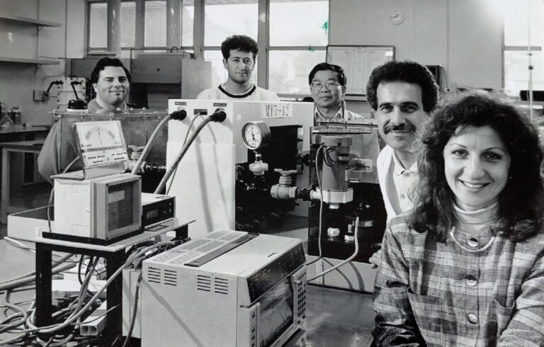 (Image source: UNSW) Early research team (1990s) left to right: Jim Wilson, Alex Stefos, Dun Rui Hong, Michael Kazacos and Maria Skyllas-Kazacos.