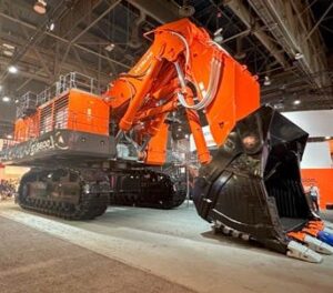 Hitachi’s EX5600 face shovel boasts twin Cummins 1500hp engines, tips the scales at 530,000kg and has a 29m3 bucket.