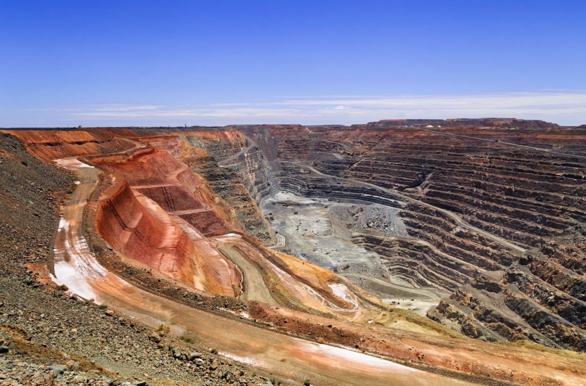 Is Dutch Disease still plaguing Australia-
