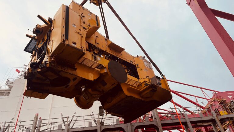 Break Bulk_L1850 Loader_Durban_Discharge2