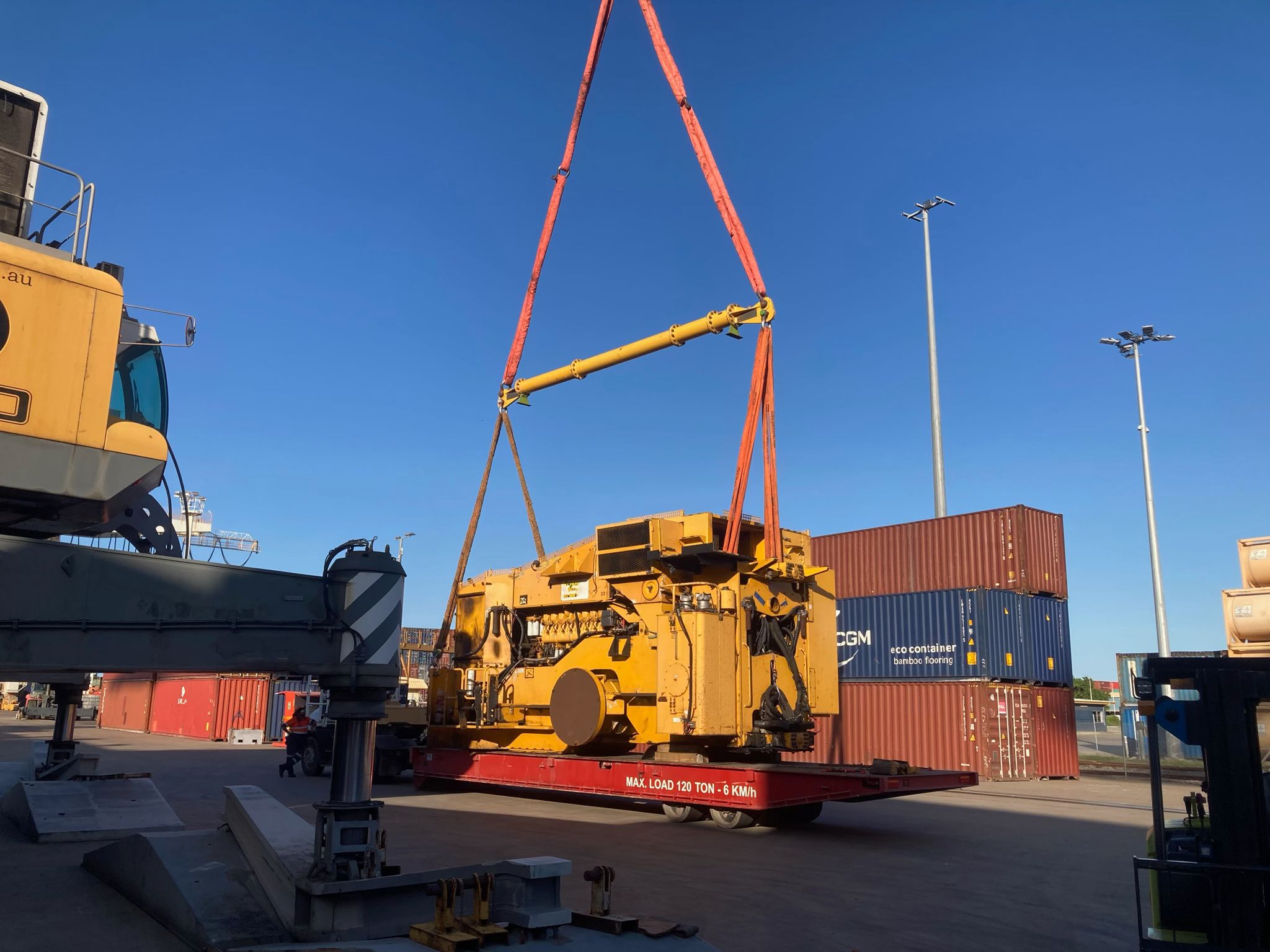 Break Bulk_L1850 Loader_Townsville_Loading 14