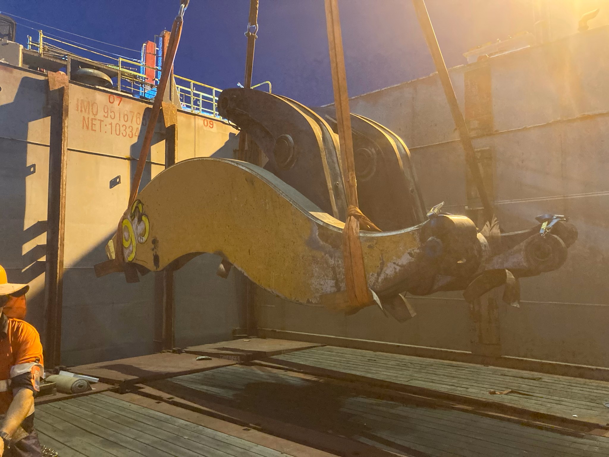 Break Bulk_L1850 Loader_Townsville_Loading 6